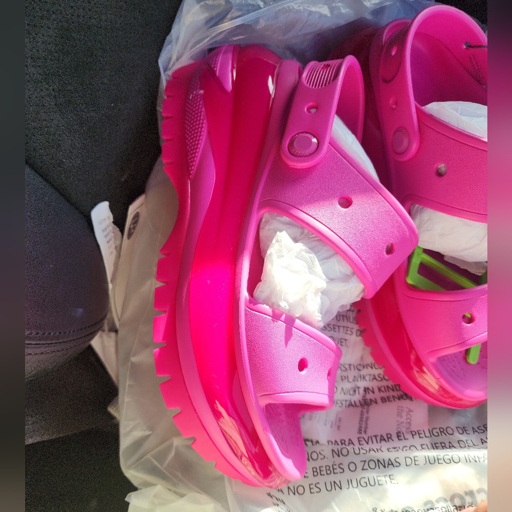 Mega crush crocs